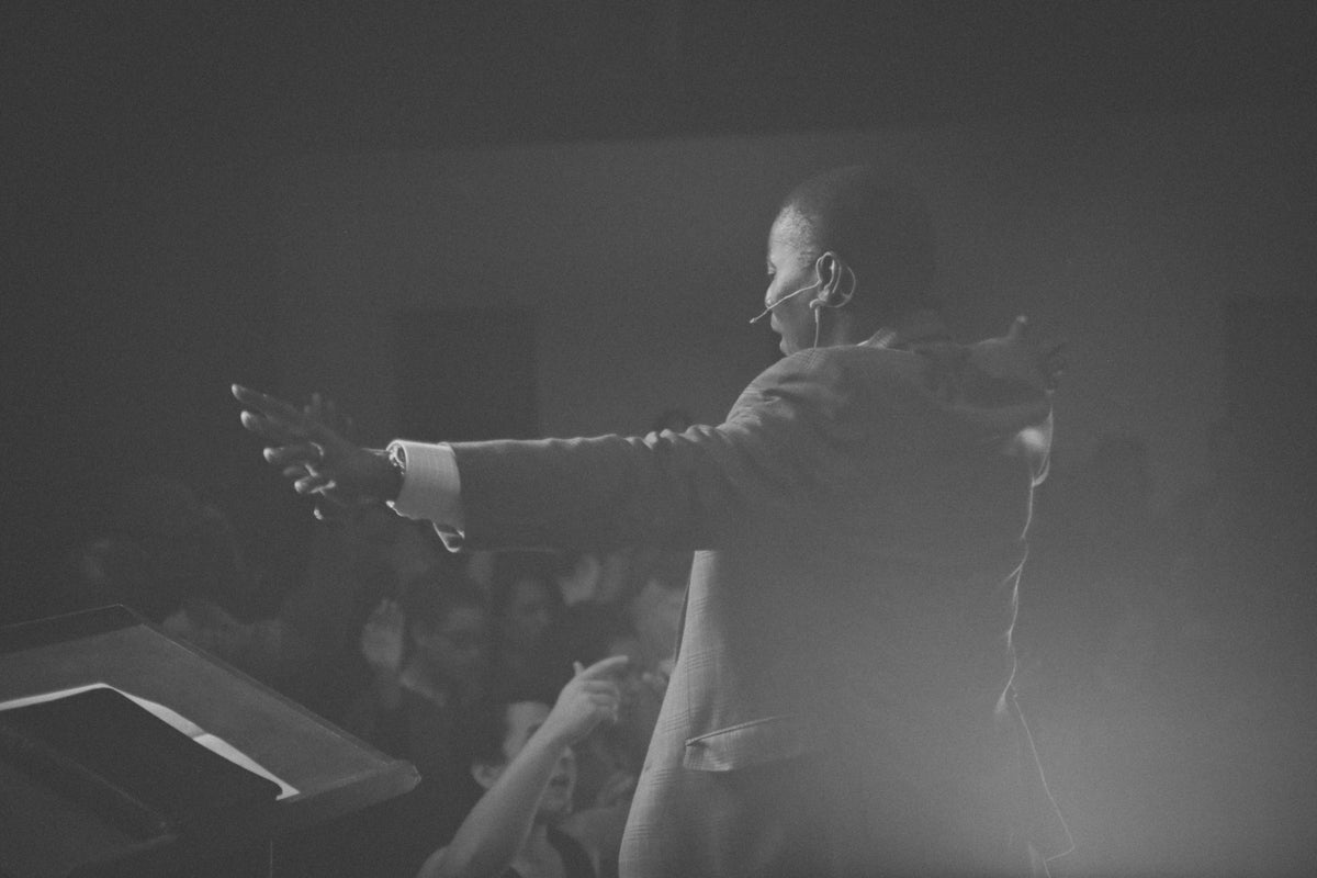 5 Simple Ways to Appreciate Your Pastor